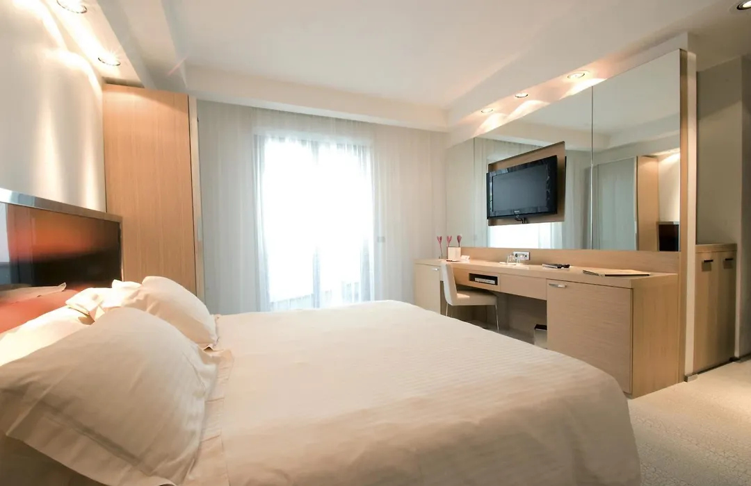 Hotel Waldorf- Premier Resort-1