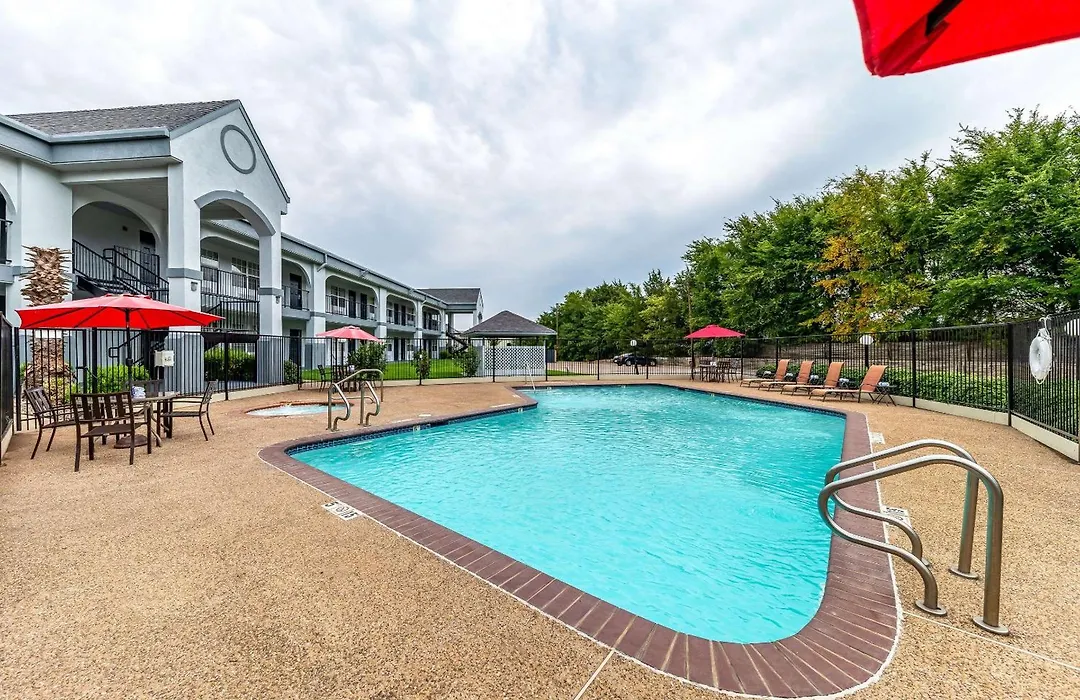 Quality Inn & Suites Canton-1