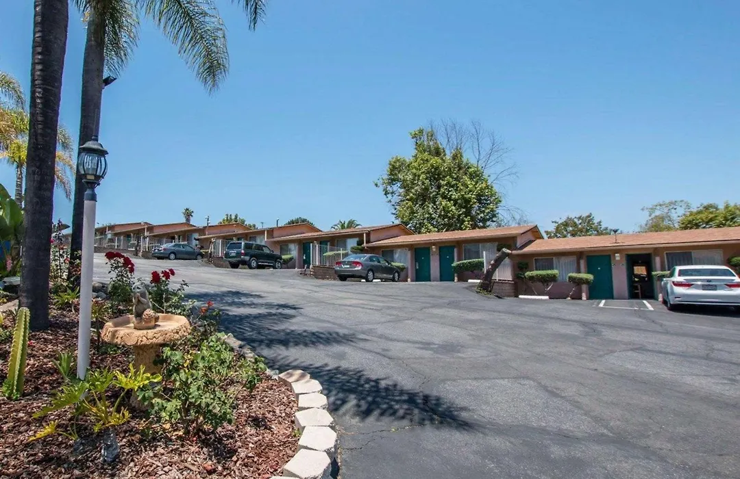 Rodeway Inn Fallbrook Downtown-1