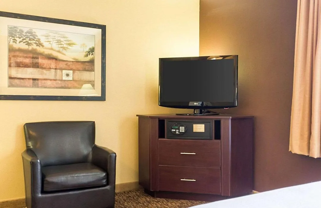 Mainstay Suites Minot-1