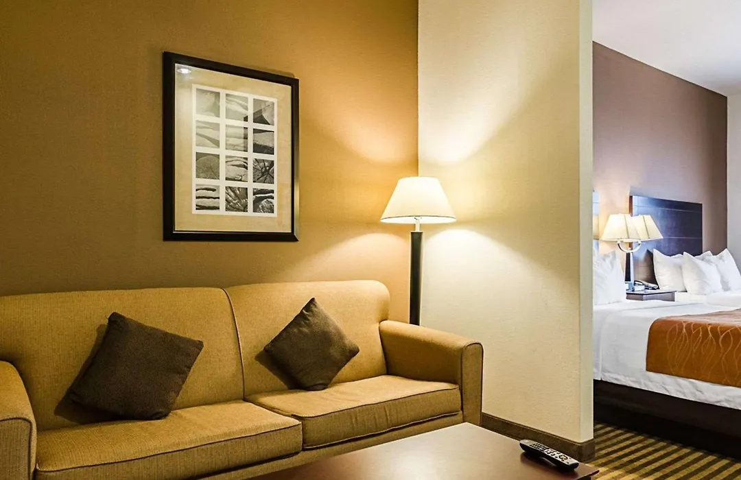 Comfort Inn & Suites Lawrence - University Area-1
