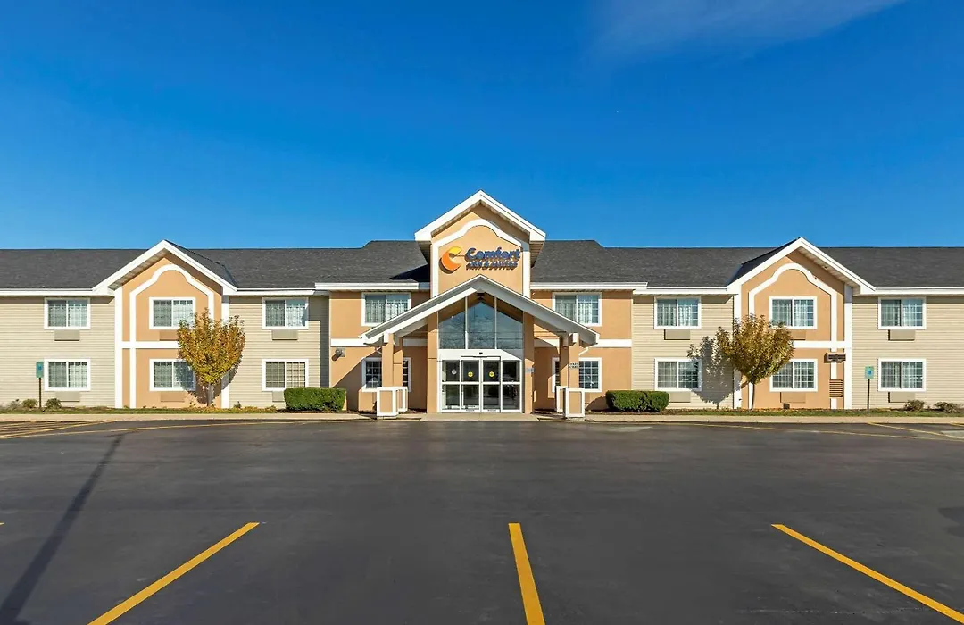 Comfort Inn & Suites Jackson - West Bend-1