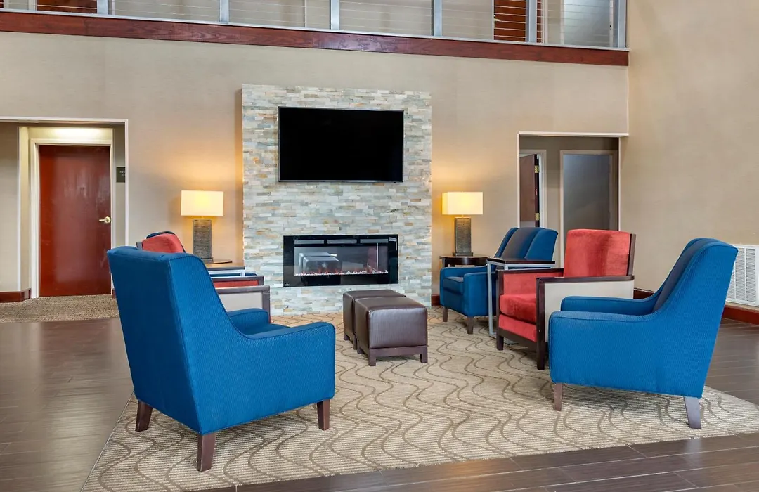 Comfort Suites Near Robins Air Force Base-1