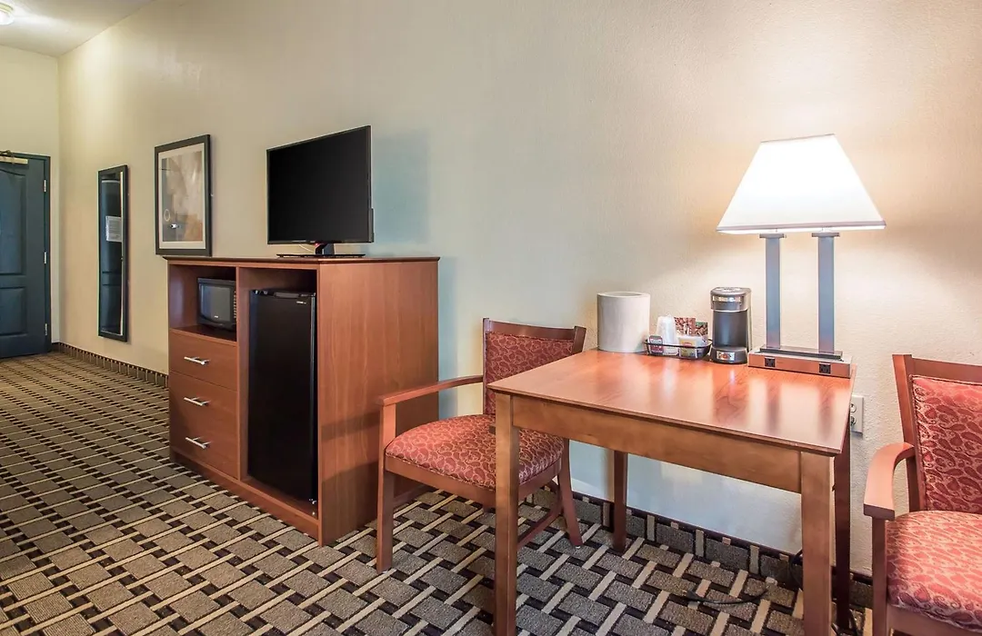Quality Inn & Suites East Troy I-43-1