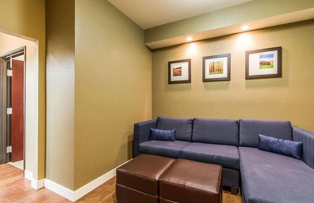 Comfort Suites Mattoon East-1