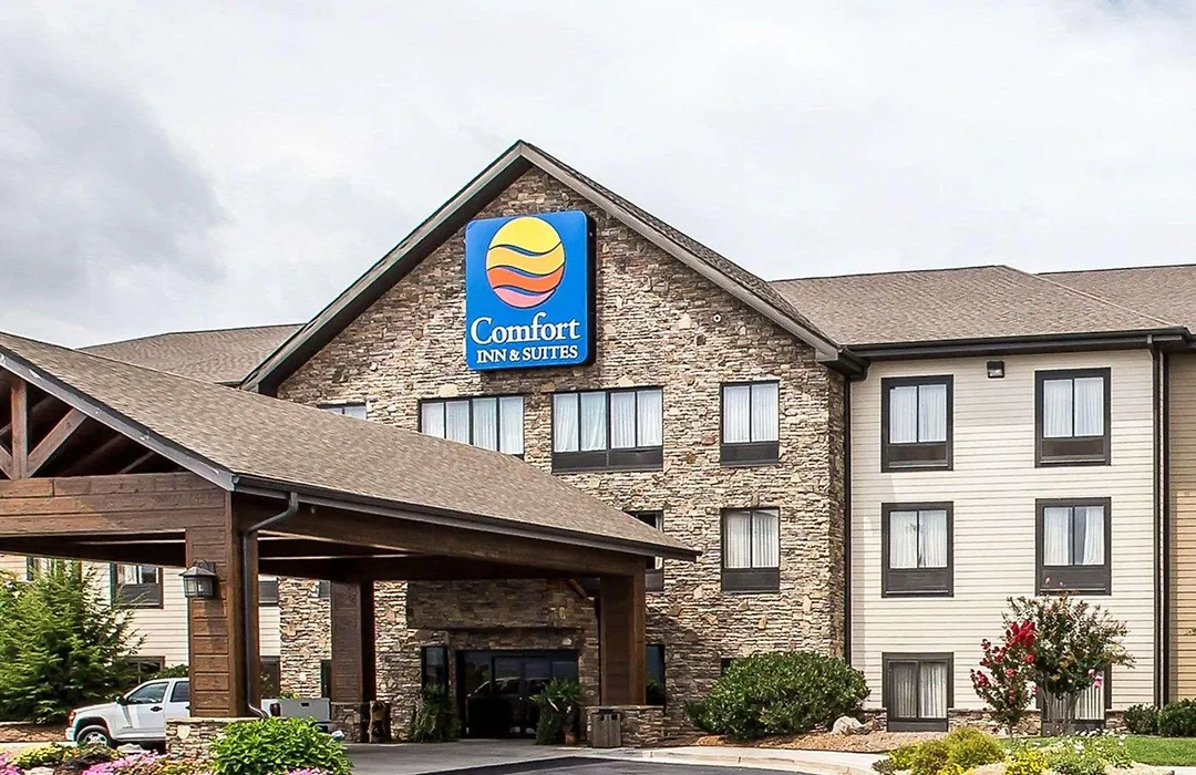 Comfort Inn & Suites Blue Ridge-1