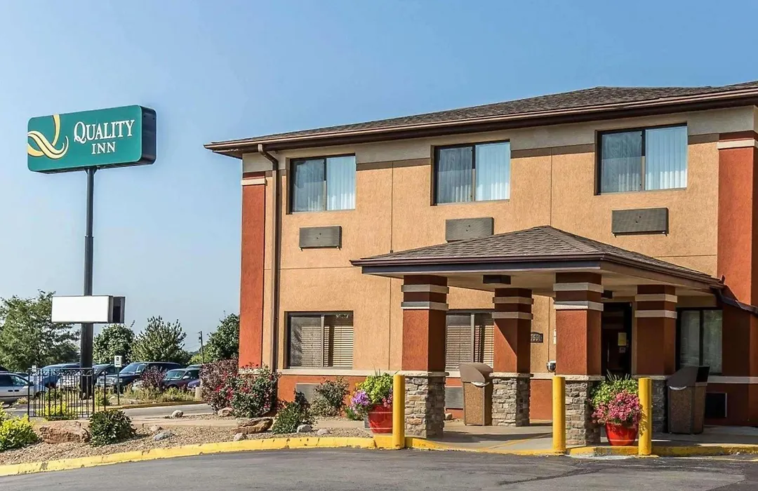 Quality Inn At Collins Road - Cedar Rapids-1