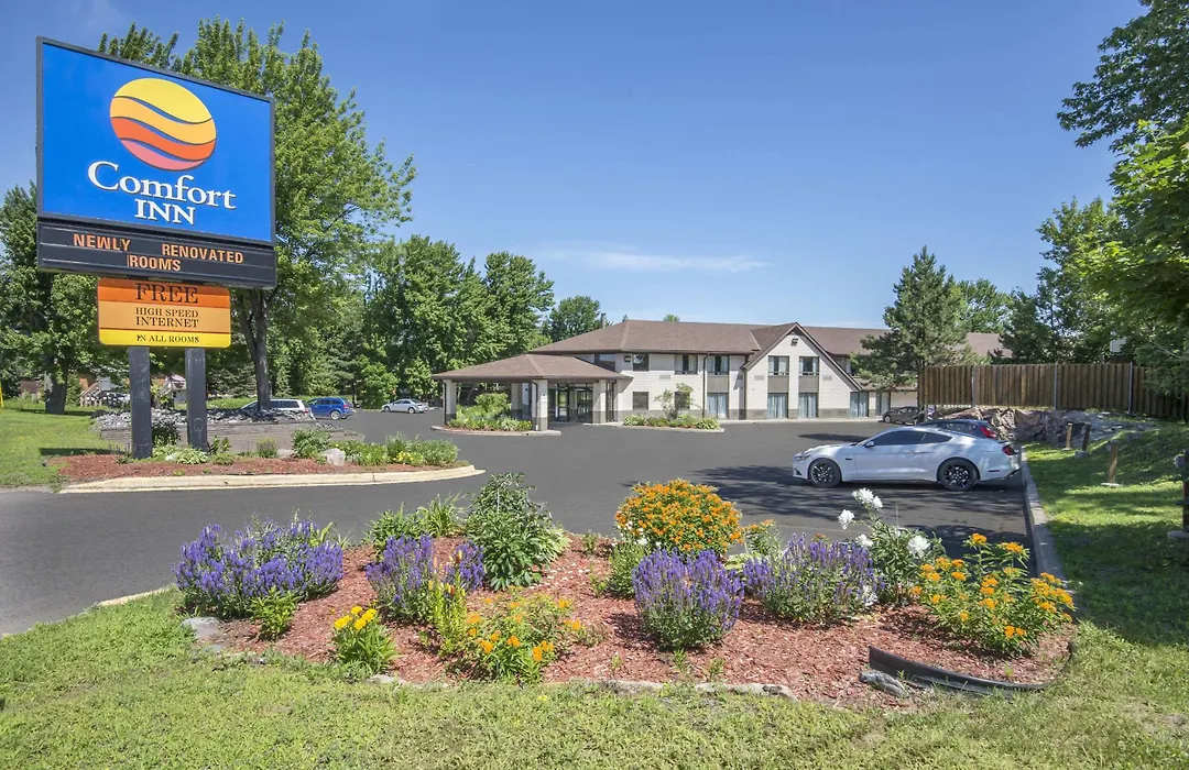 Comfort Inn Lakeshore-1