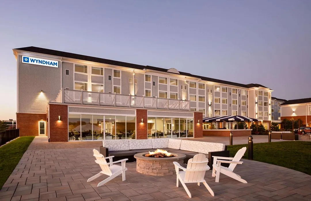 Wyndham Newport Hotel-1