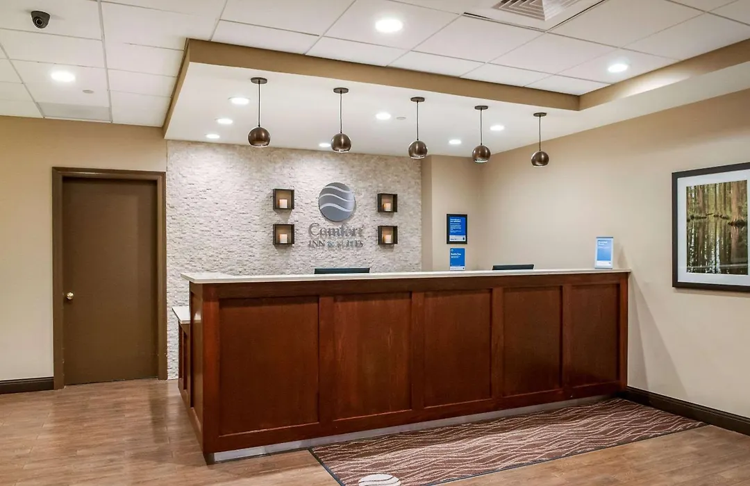 Comfort Inn & Suites At Copeland Tower-1