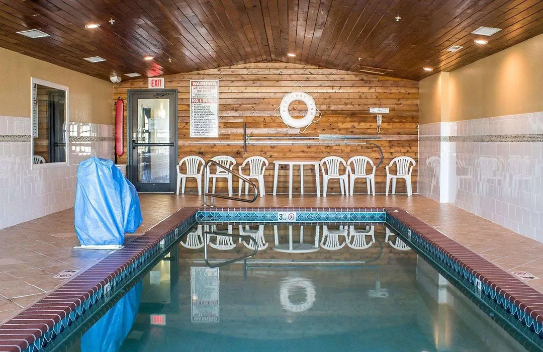 Rodeway Inn & Suites Near Okoboji Lake-1