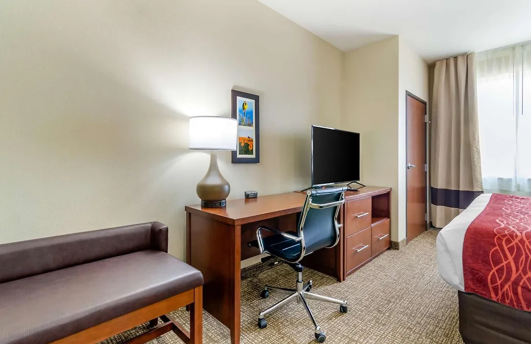 Comfort Inn & Suites Salina North-1