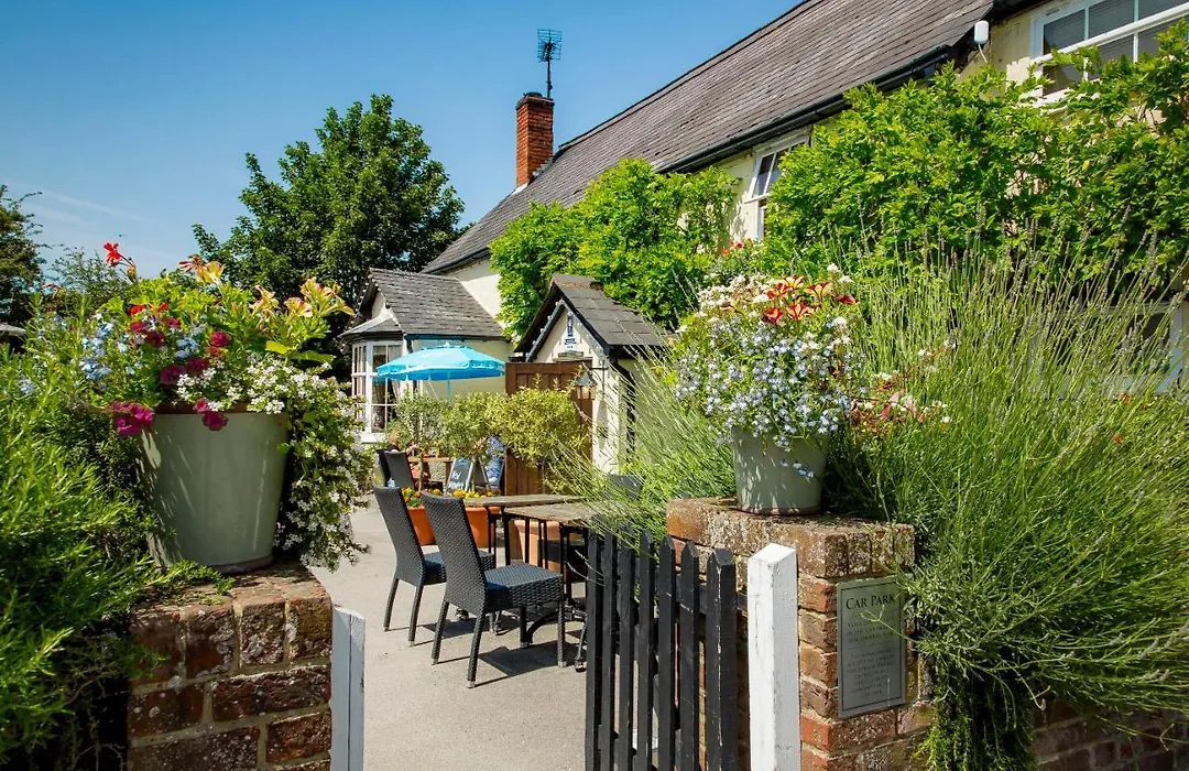 The Cricketers Clavering-1