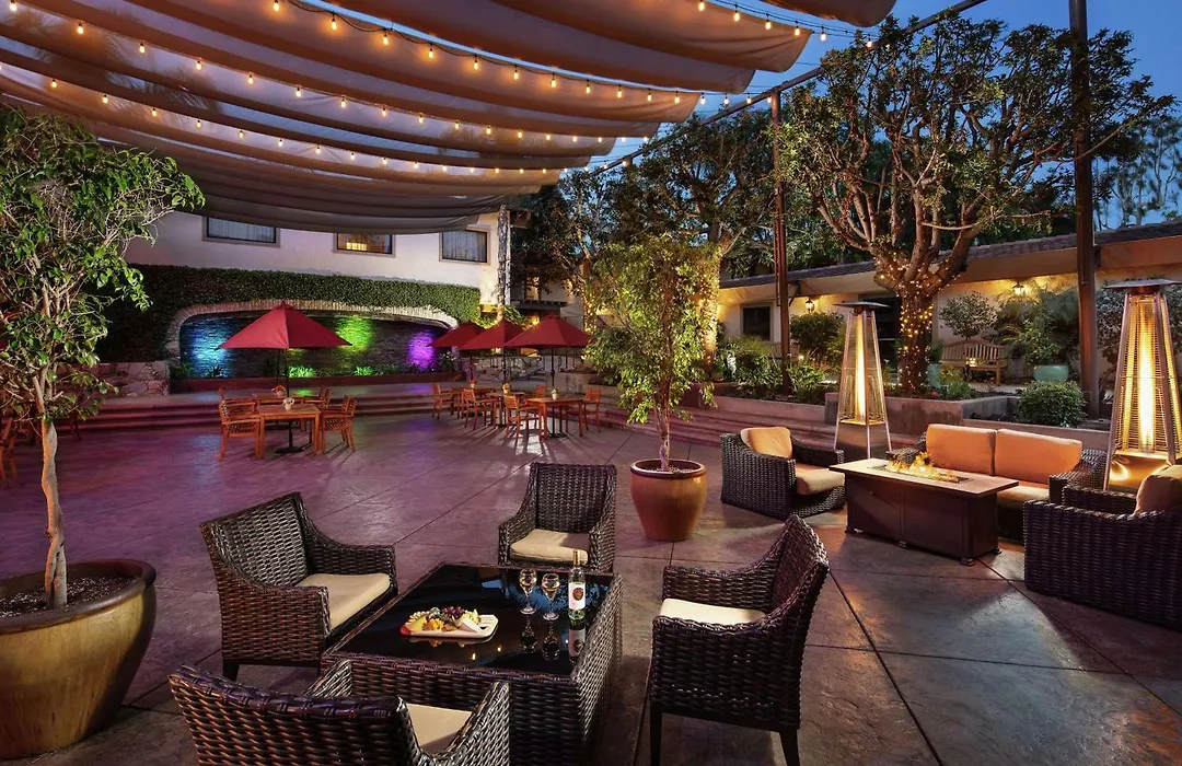 Doubletree By Hilton Claremont-1
