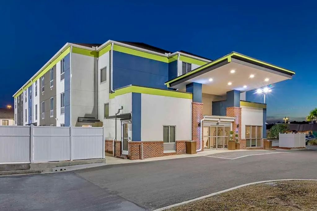 Comfort Inn & Suites-1