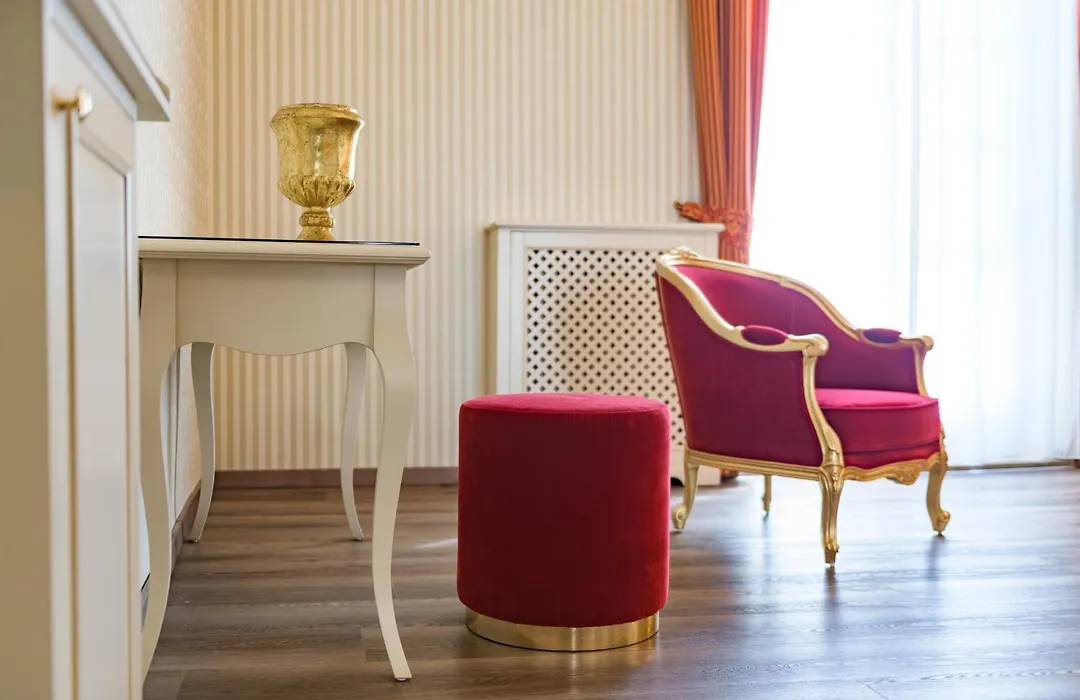 Regina Del Garda Suite-1