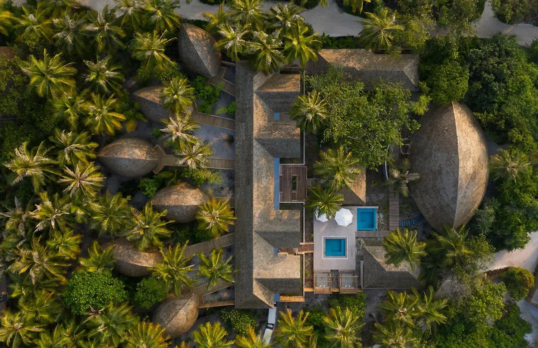 Emerald Faarufushi Resort & Spa-1