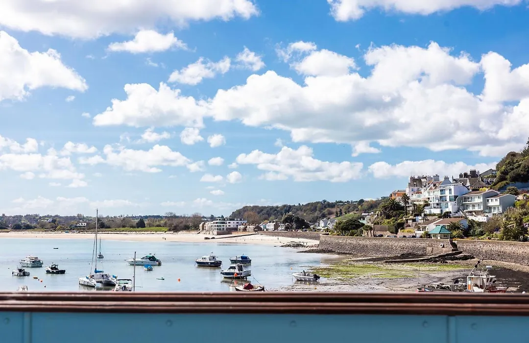 The Moorings Hotel & Restaurant-1