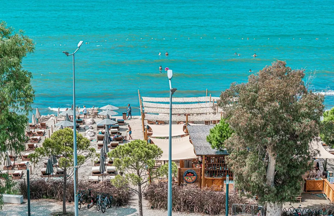 Yacht Hotel-1