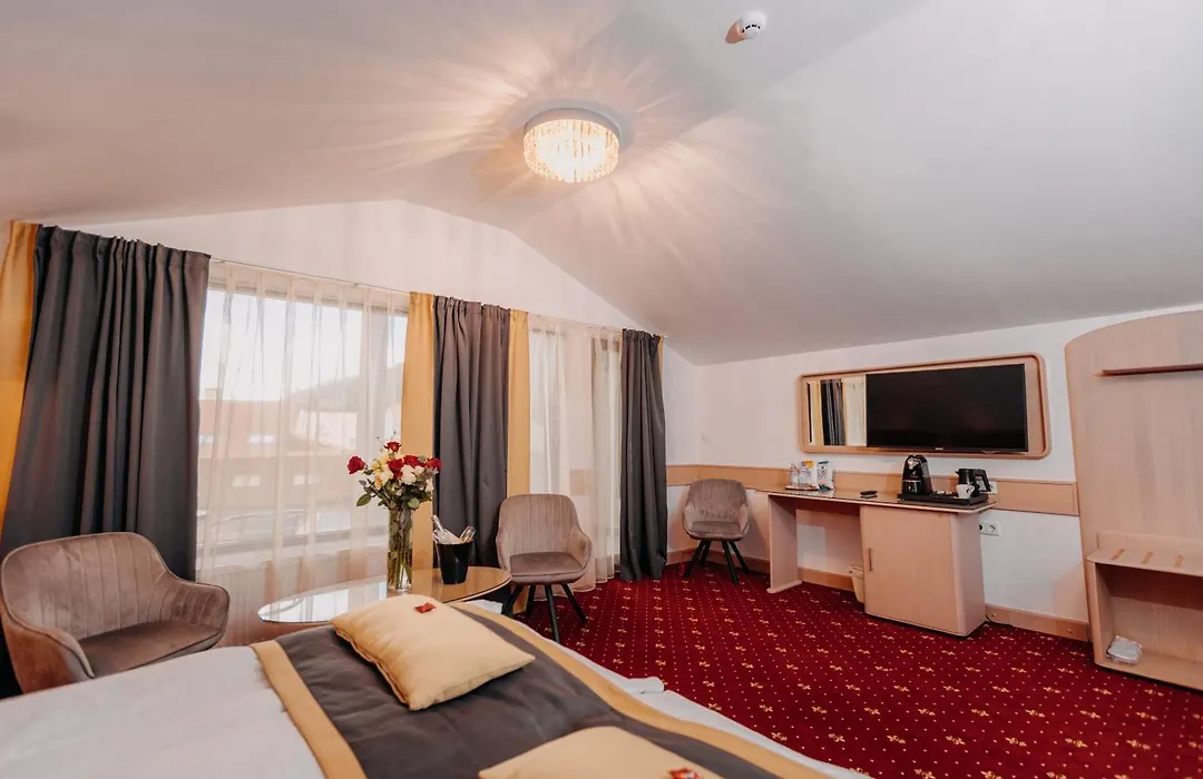 Hotel Lacu Rosu-1