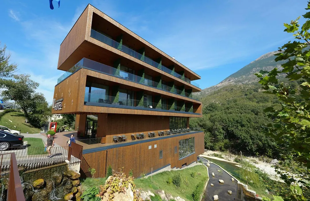 Hotel Uji Ftohte Tepelene-1