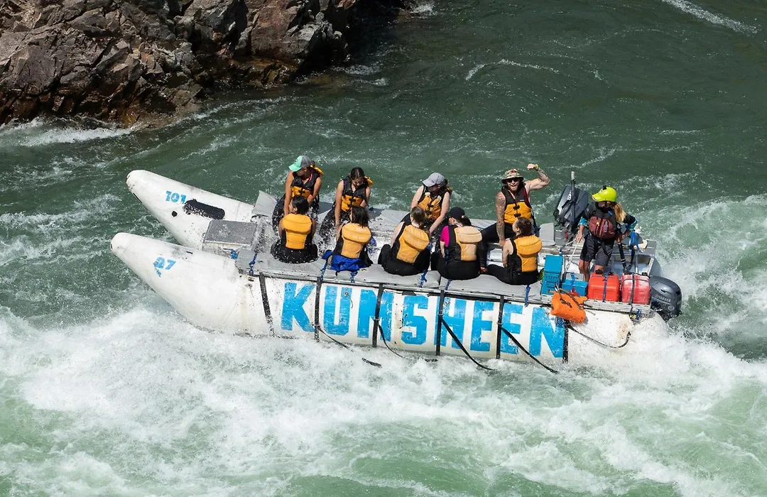 Kumsheen Rafting Resort-1