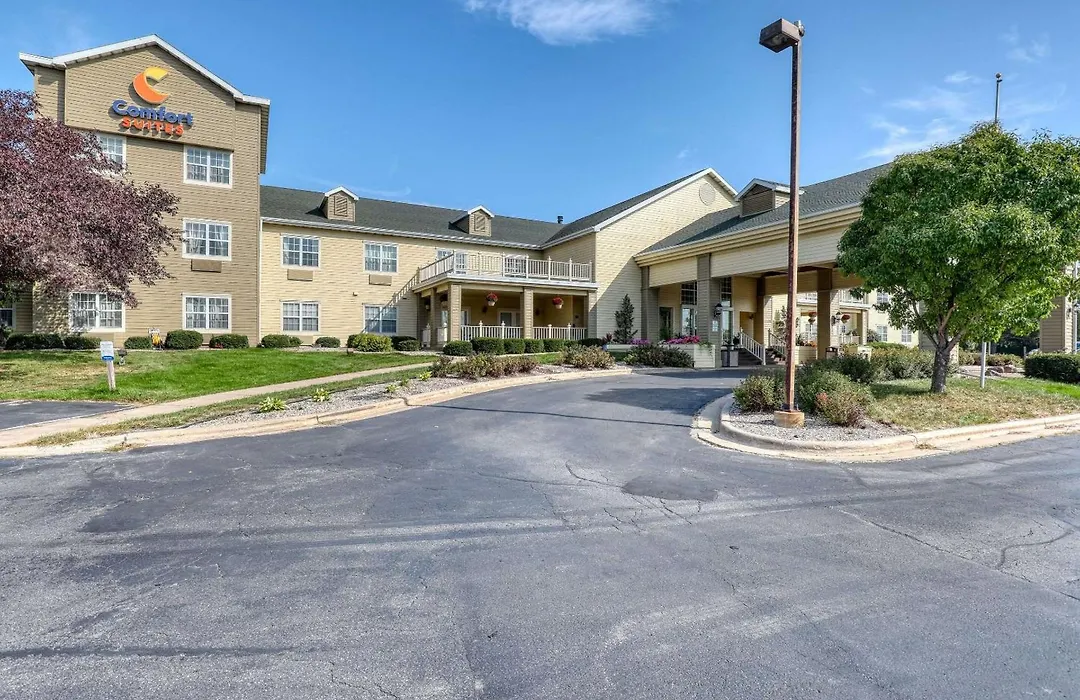 Comfort Suites Appleton Airport-1