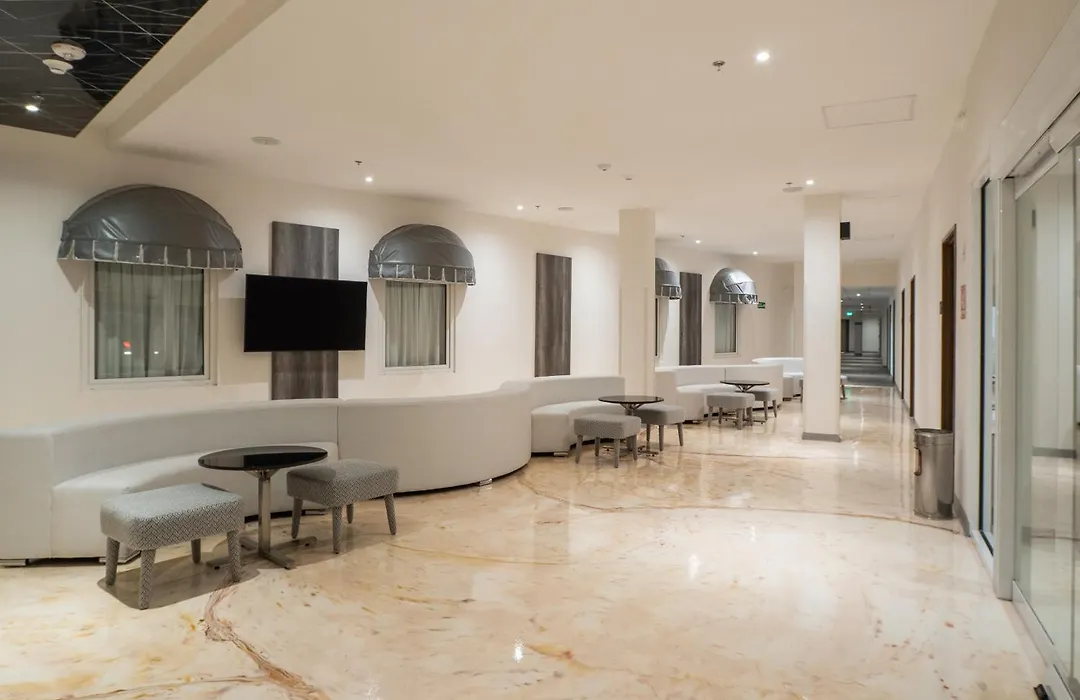 Hotel Mesaluna Short & Long Stay-1