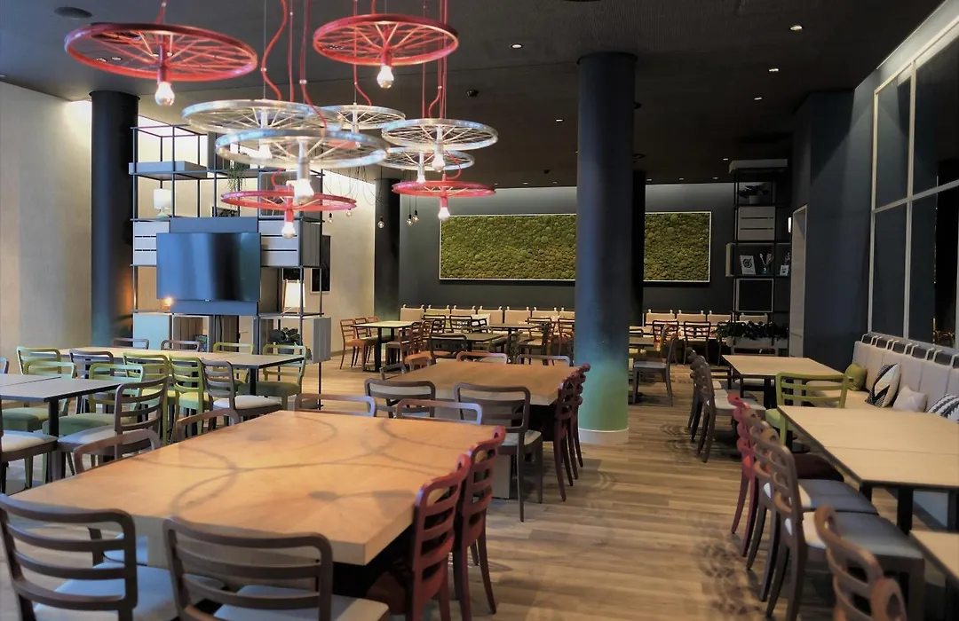 Intercityhotel Amsterdam Schiphol Airport-1