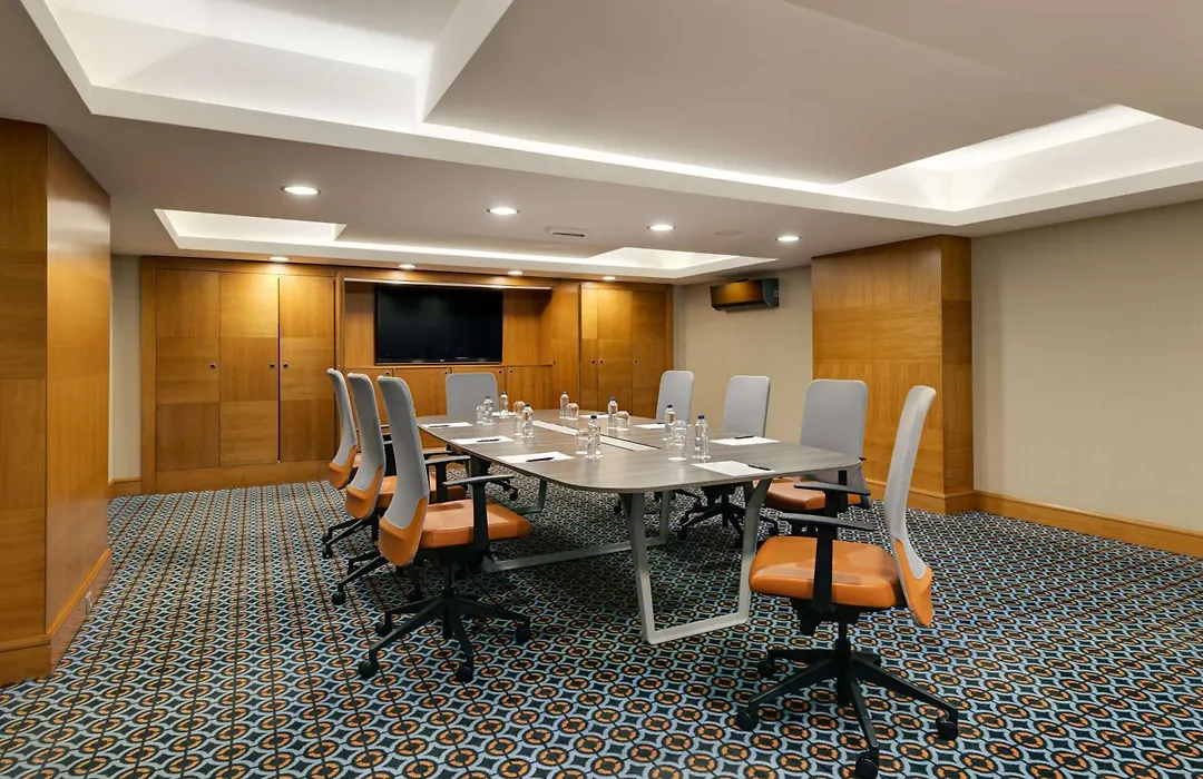 Doubletree By Hilton Van-1