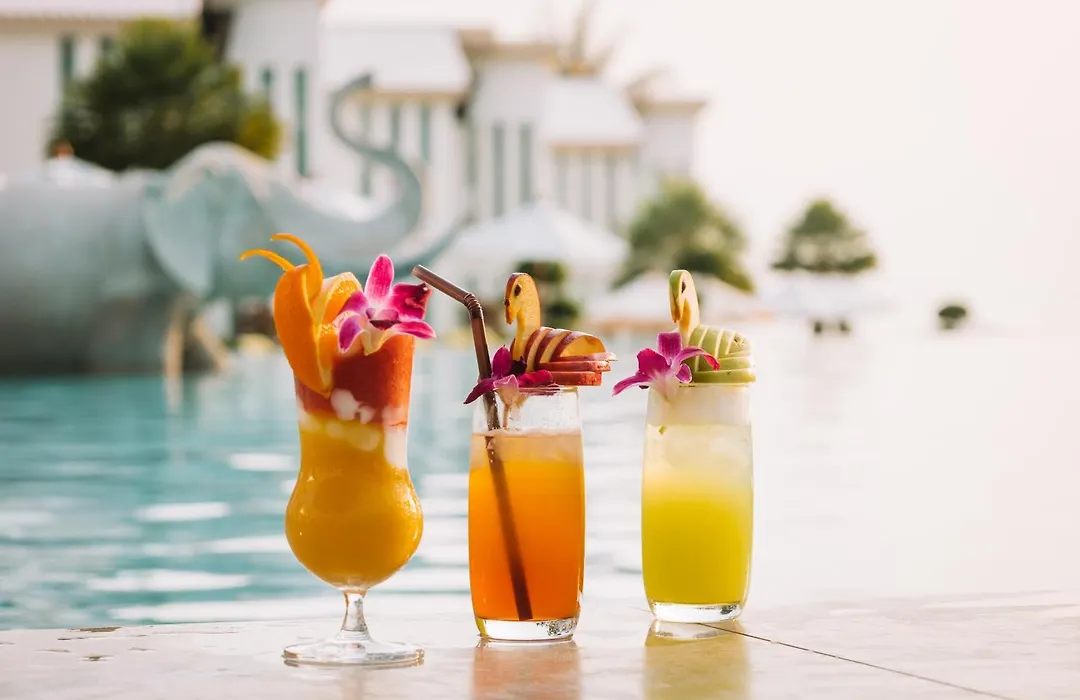 Vannee Golden Sands Beachfront Resort-1