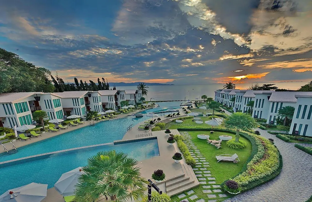 Vannee Golden Sands Beachfront Resort-1
