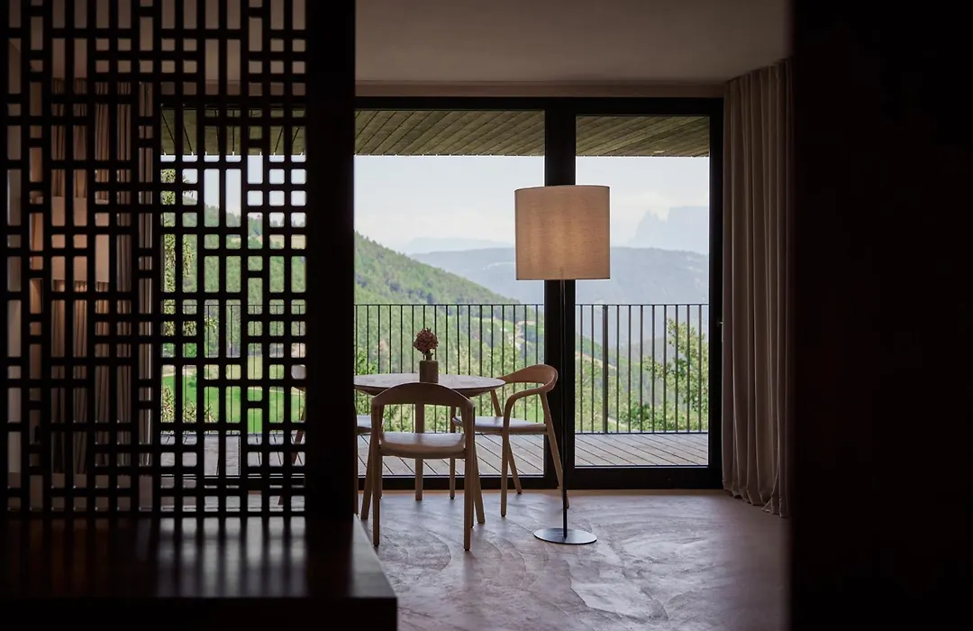 Saltus, Small Luxury Hotels Slh-1