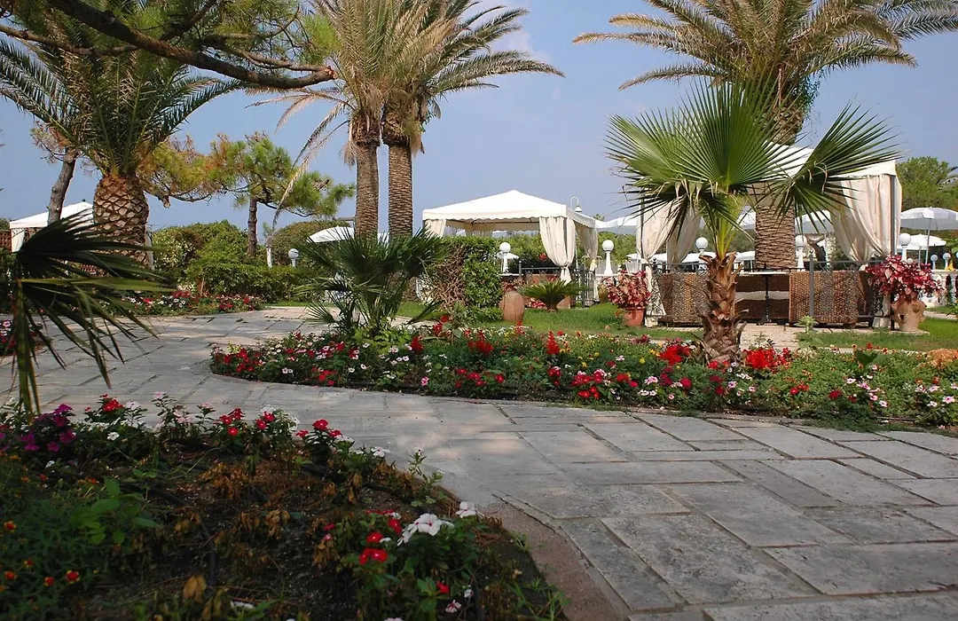 Domizia Palace Hotel-1