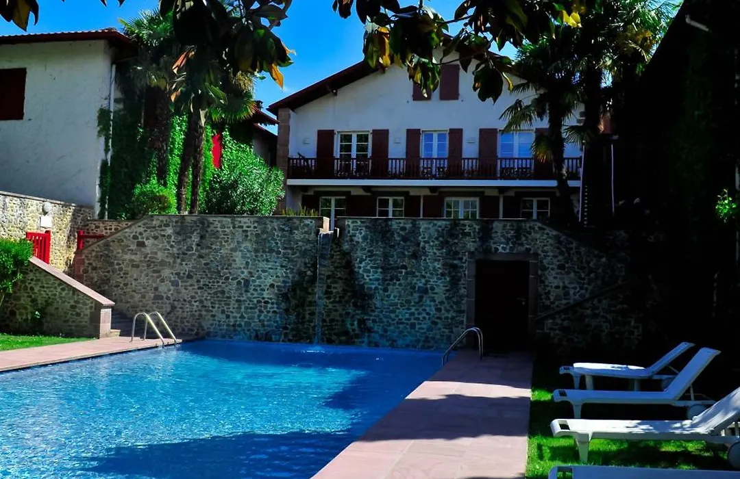 Hotel Des Pyrenees-1