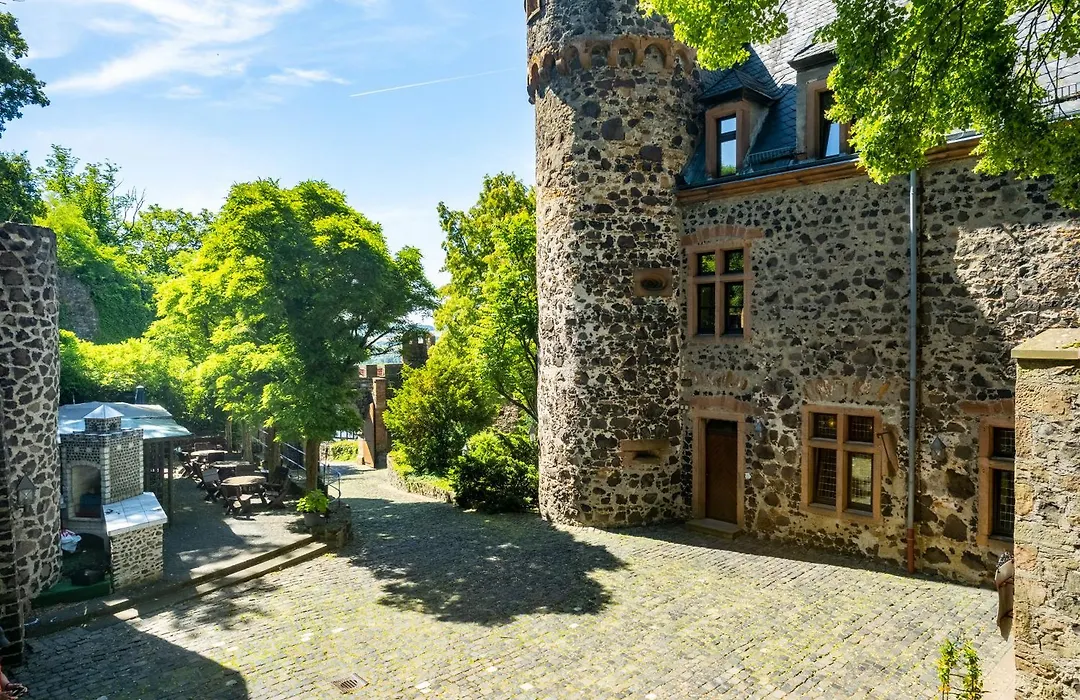 Burghotel Staufenberg-1