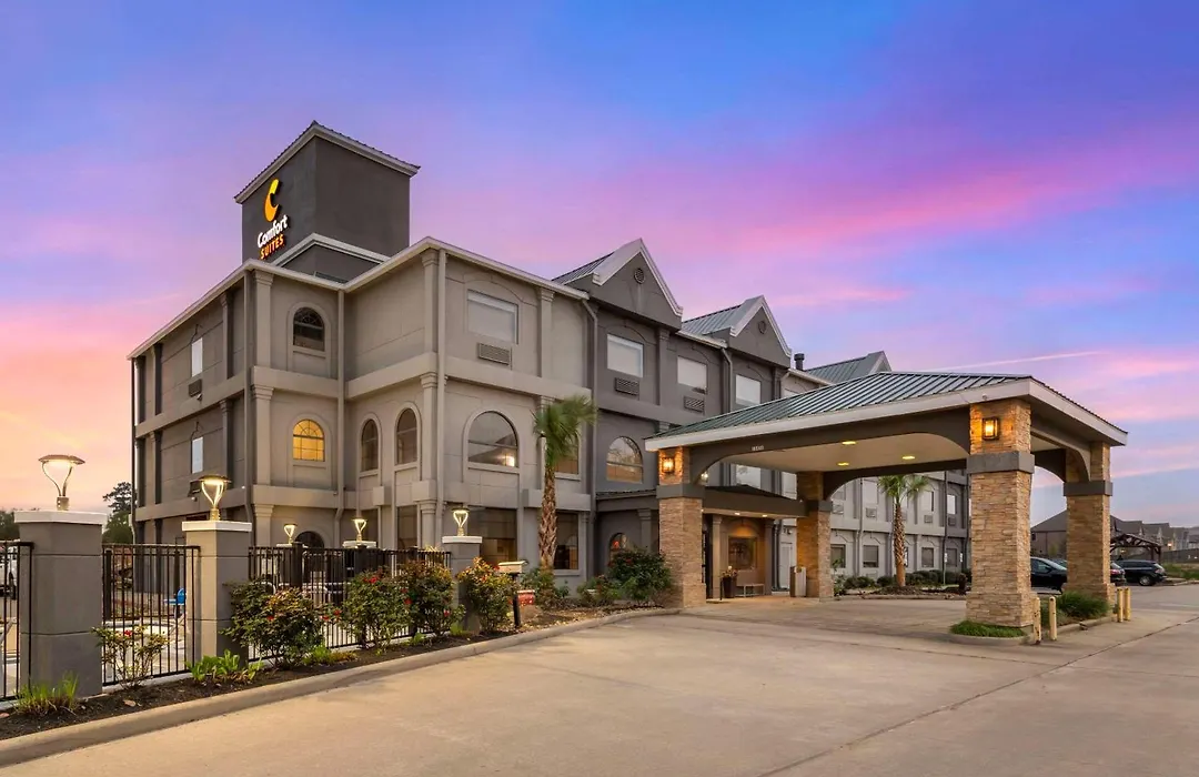 Comfort Suites Shenandoah-The Woodlands-1