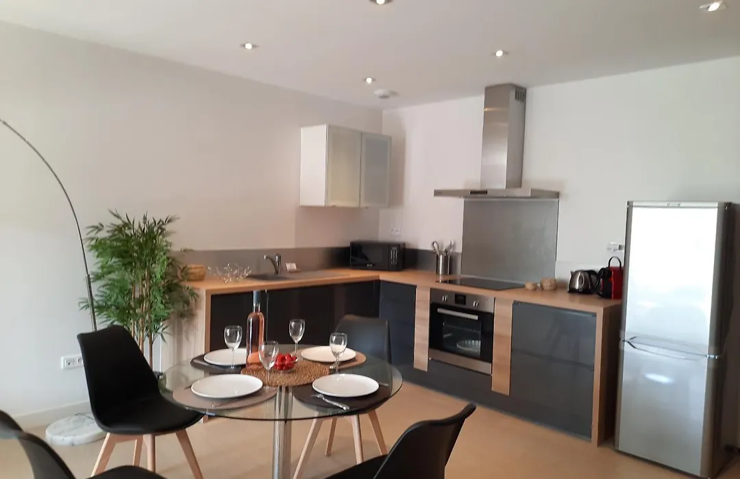 Hpc Suites - Cassis Centre - Parking Securise Et Piscine Chauffee-1