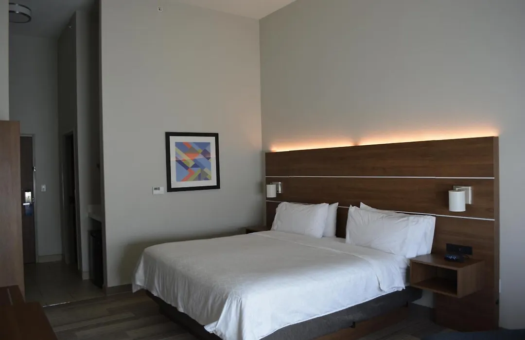 Holiday Inn Express & Suites-1