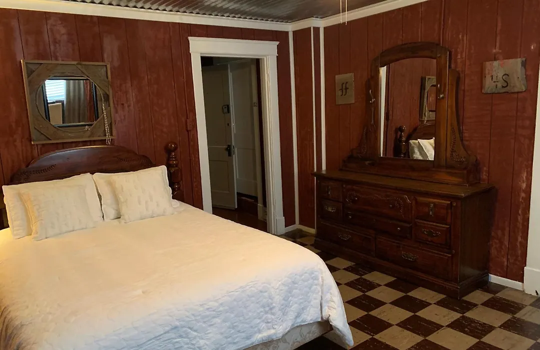 Hotel Whiting-1