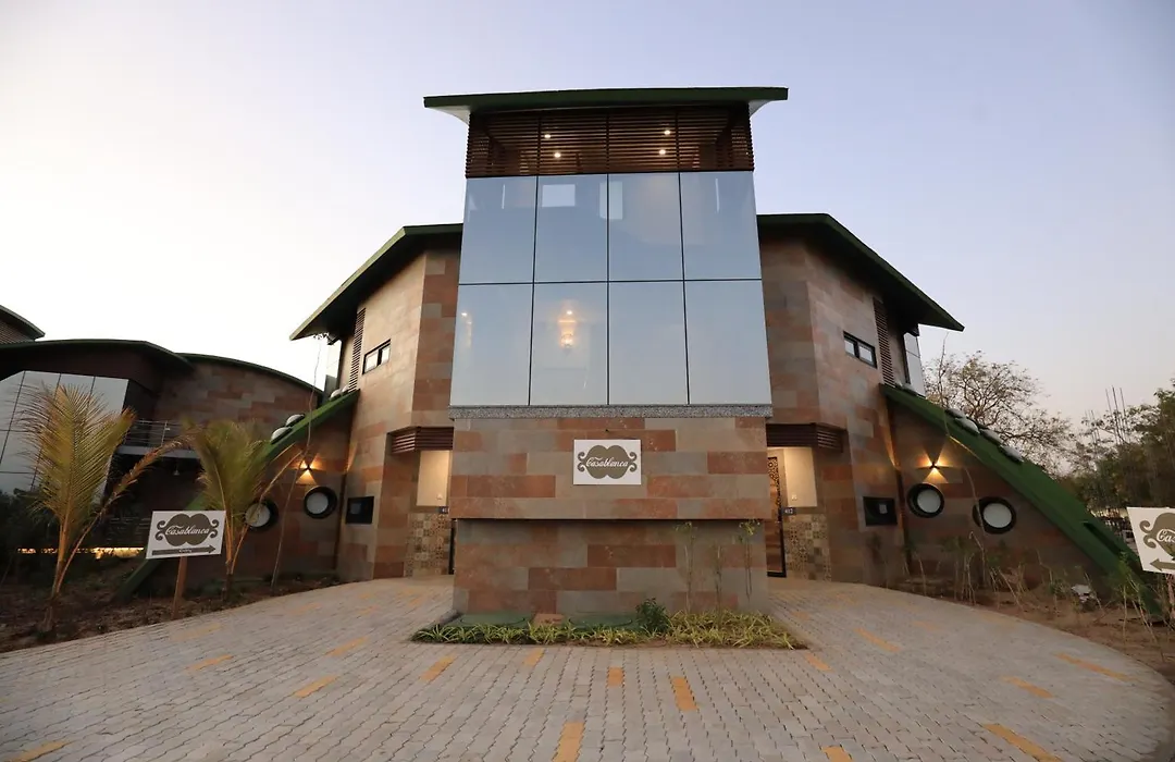 Neonz Resort & Club-1