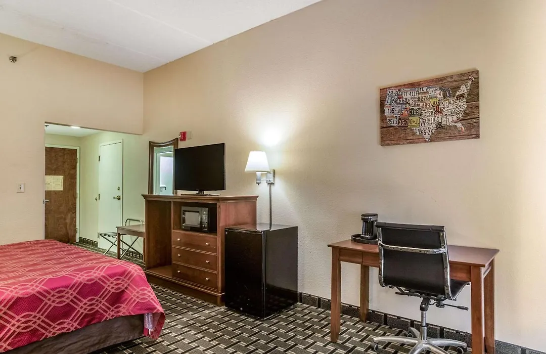 Econo Lodge Inn & Suites Marietta Near Dobbins Arb-1