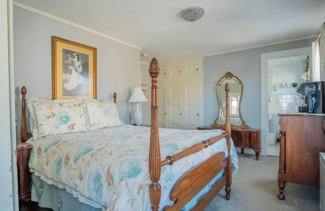 Yankee Clipper Inn-1