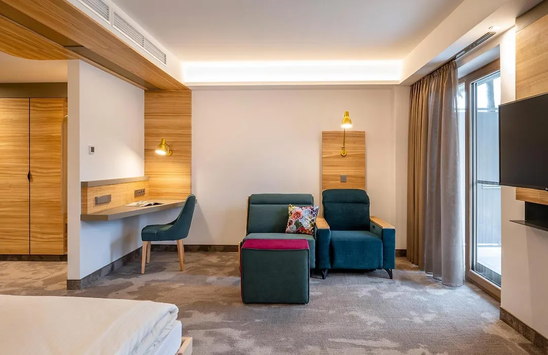 Hotel FrechDachs-1