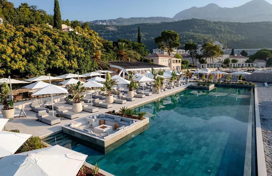 Lazure Hotel & Marina-1