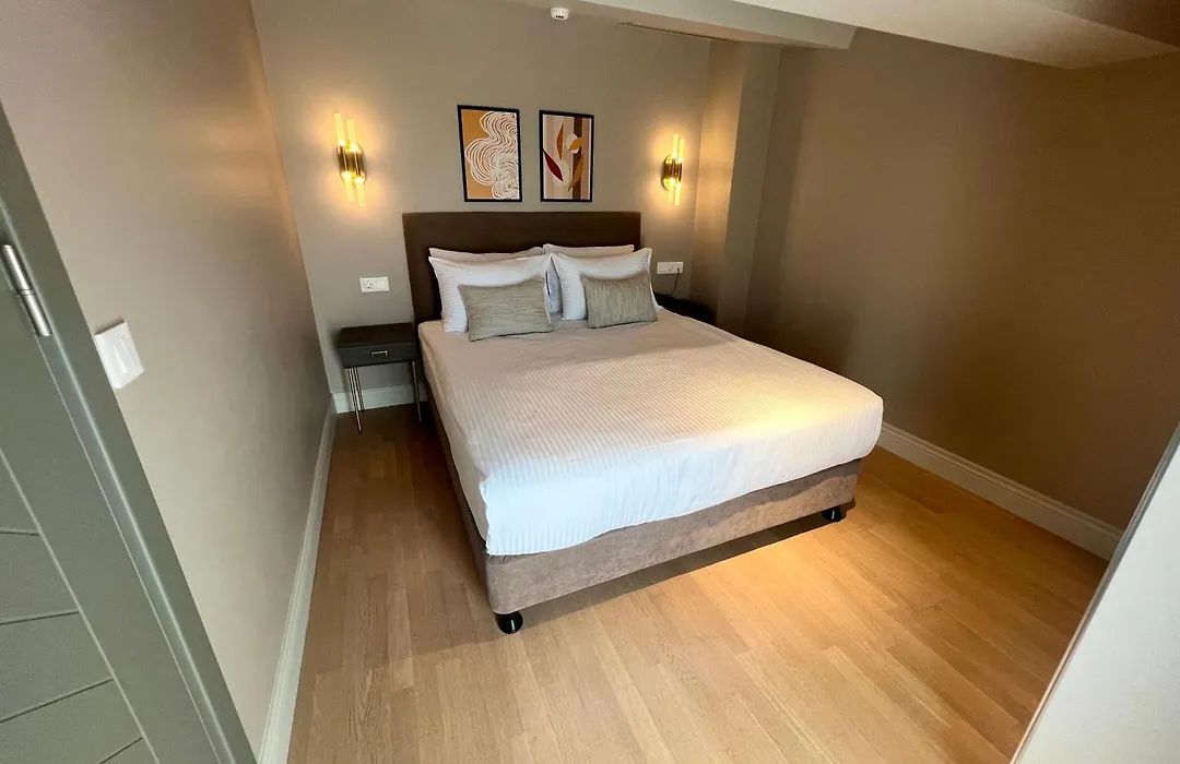 Weingart Suites Hotel-1