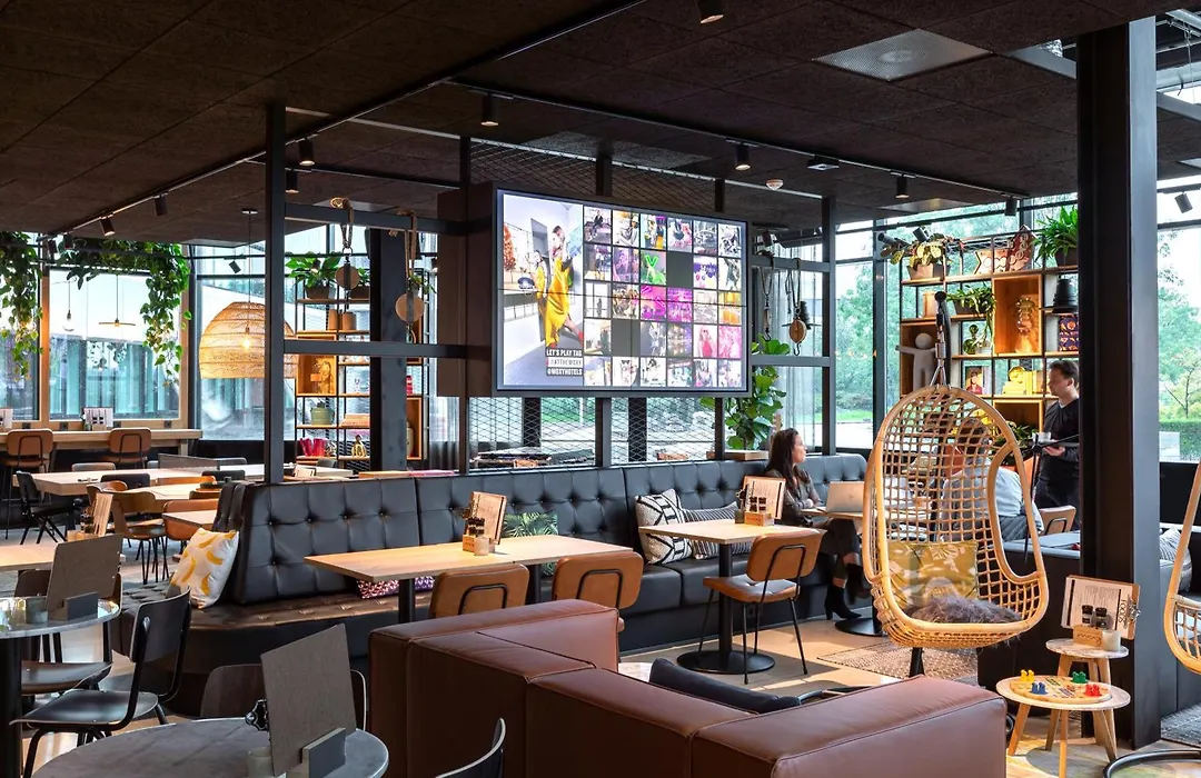 Moxy Amsterdam Schiphol Airport-1