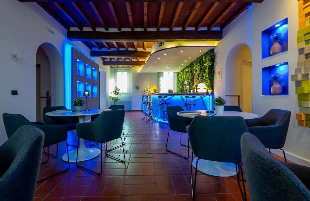 Confidence Hotel Ligabue-1