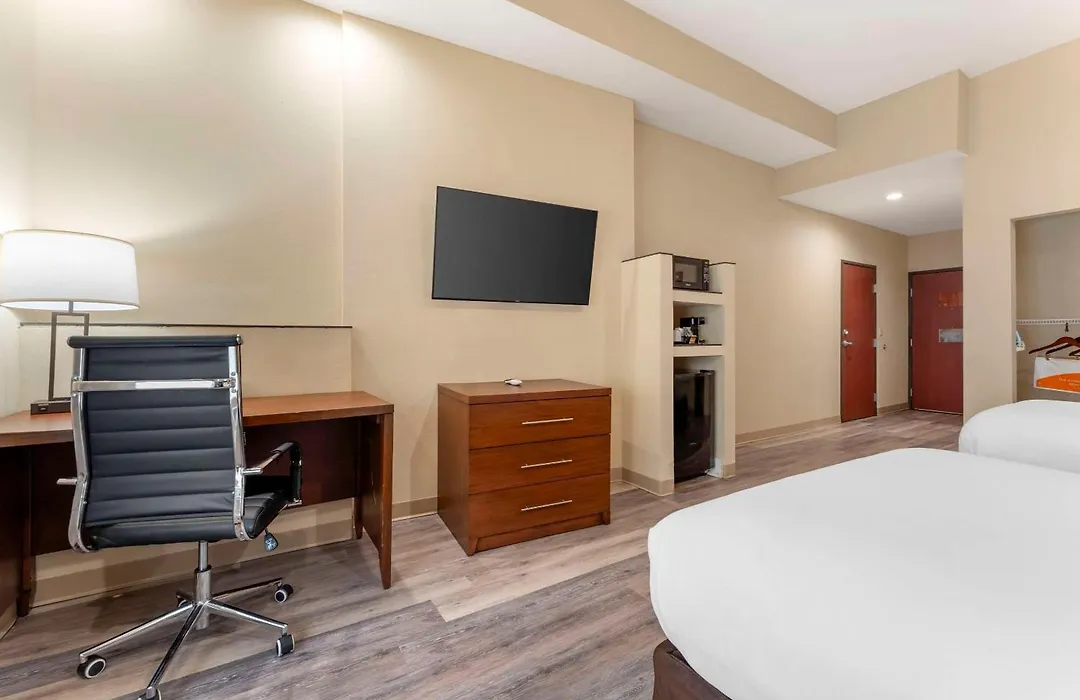 Comfort Suites Monaca-1