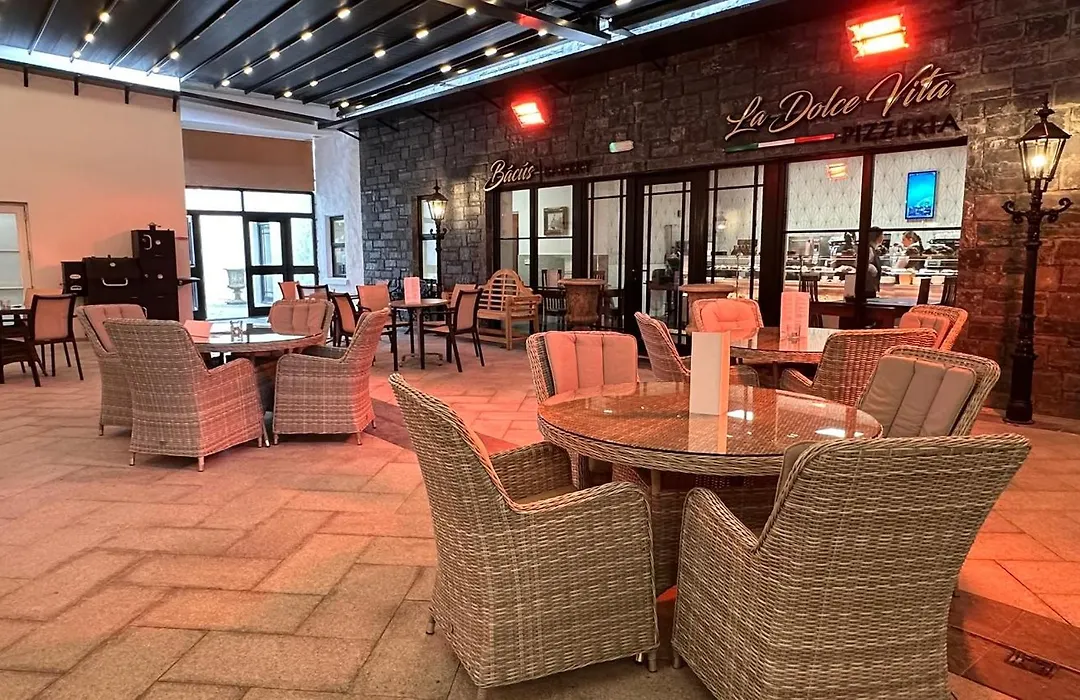 Sweeney'S Hotel 2020 Limited-1